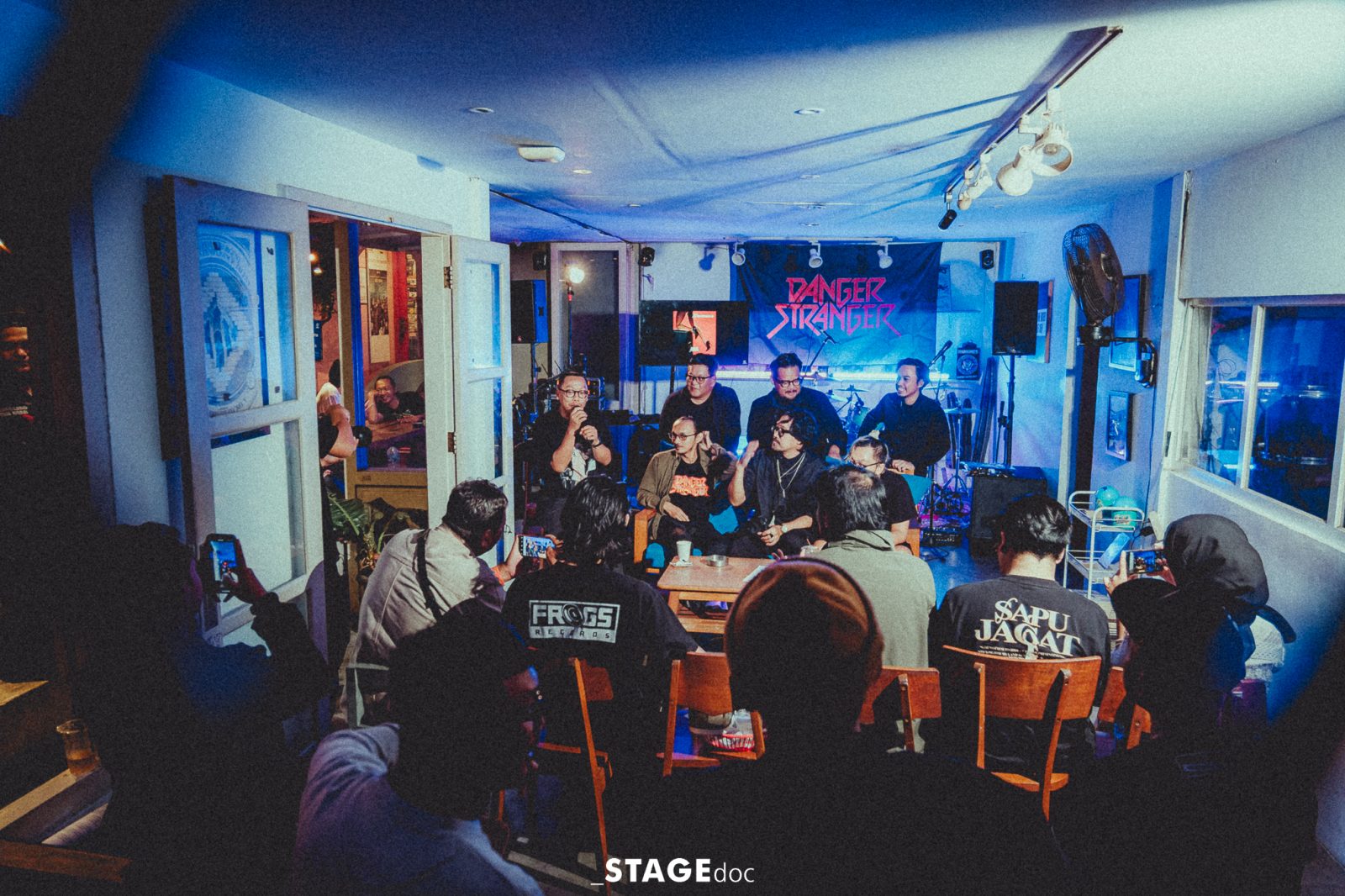 Danger Stranger: Sedikit tentang Supergrup dan Nimfomania