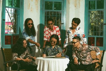Menilik Repatriasi di Artwork Album ke-3 Korekayu, Verhaal
