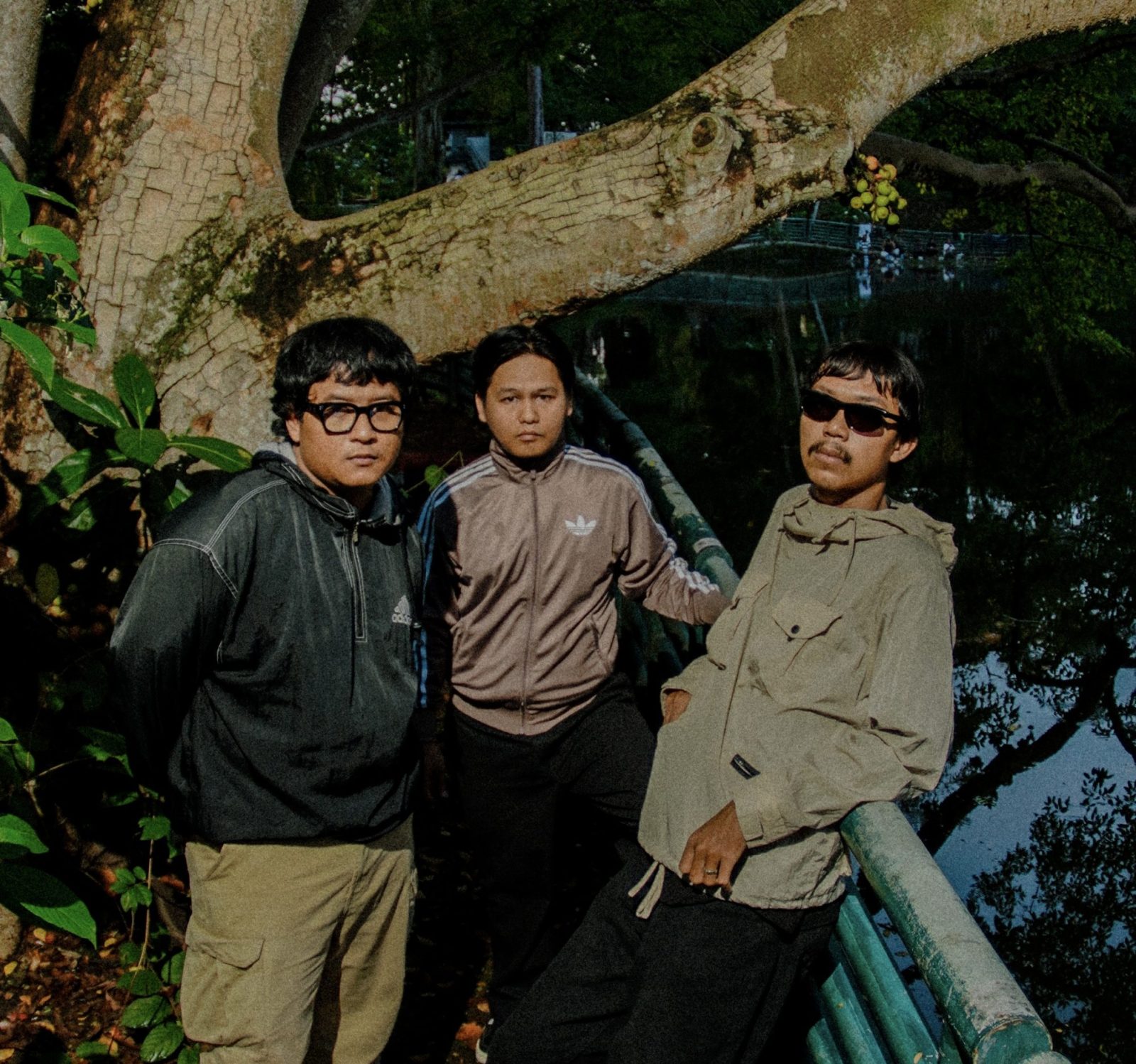 The Simone dan Maxi Single tentang Kereta