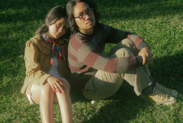 DUA: Savana Kelabu dan Kedalaman Perasaan