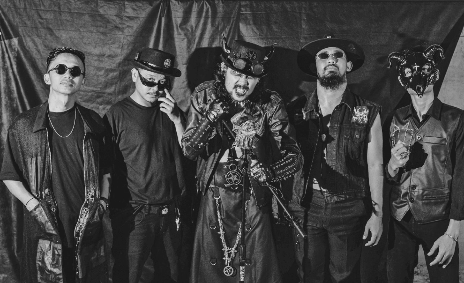 Layaw: Memberanikan Diri Dengar Tahta Api