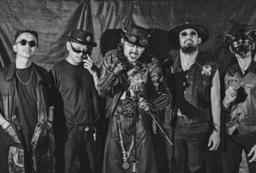 Layaw: Memberanikan Diri Dengar Tahta Api