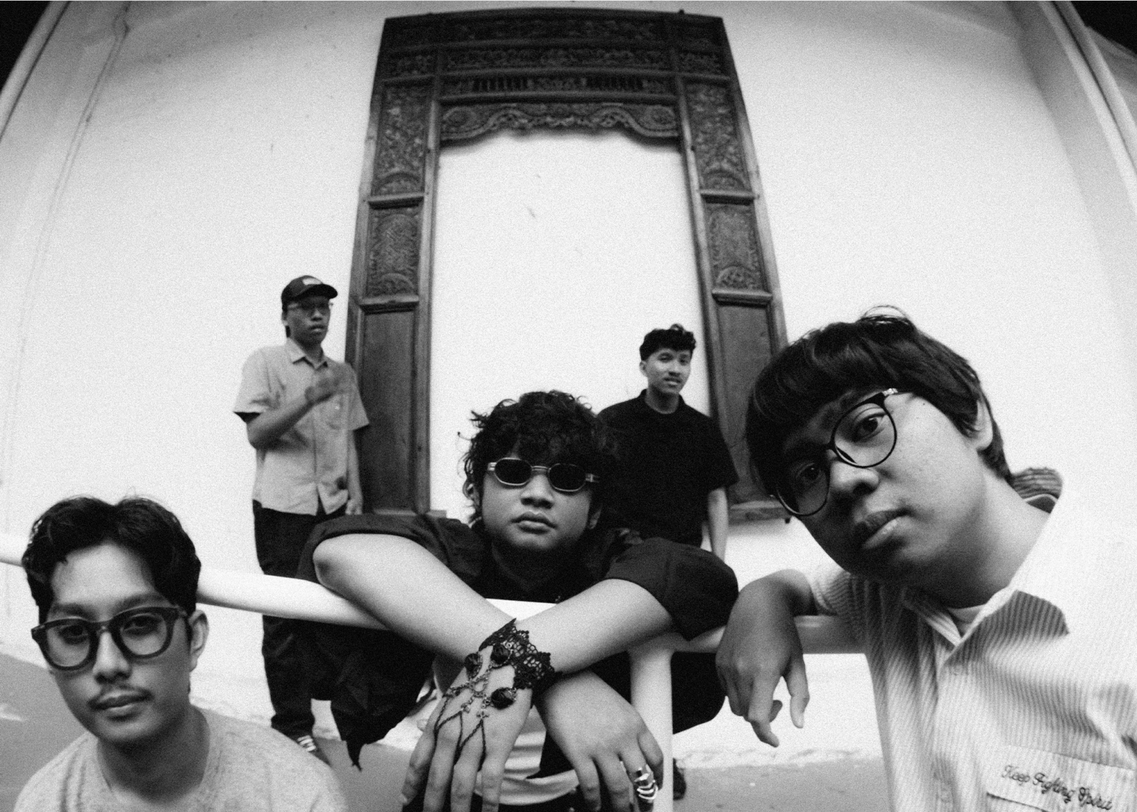 Teropong Zaman dalam Mini Album The Bunbury Teropong Zaman dalam Mini Album The Bunbury