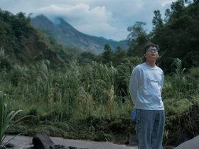 Hikayat: Mini Album yang Hanya Terbaca sebagai Produk Baik