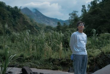 Hikayat: Mini Album yang Hanya Terbaca sebagai Produk Baik