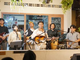 Q and A Mochtar: Tentang Penyegaran, Album, dan Tur Toko Buku