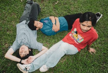 Passengers: Album Penuh Blutapes untuk Gen X dan Y Passengers: Album Penuh Blutapes untuk Gen X dan Y