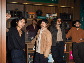 Sinar Matahari, Lagu Debut, dan Perjalanan Memahami Masa Sinar Matahari, Lagu Debut, dan Perjalanan Memahami Masa