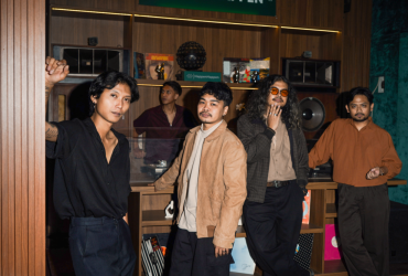 Sinar Matahari, Lagu Debut, dan Perjalanan Memahami Masa Sinar Matahari, Lagu Debut, dan Perjalanan Memahami Masa