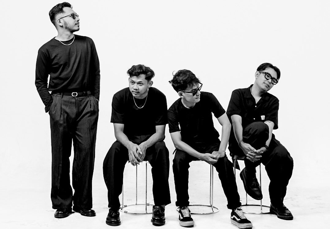 The Stack dan POV Kelas Menengah dalam Mini Album Pe(r)sona The Stack dan POV Kelas Menengah dalam Mini Album Pe(r)sona