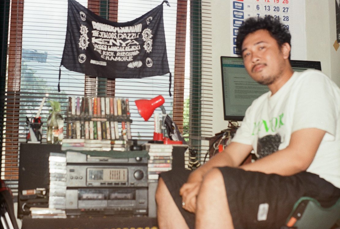 Refleksi Mass Tourism Melalui Musik Punk